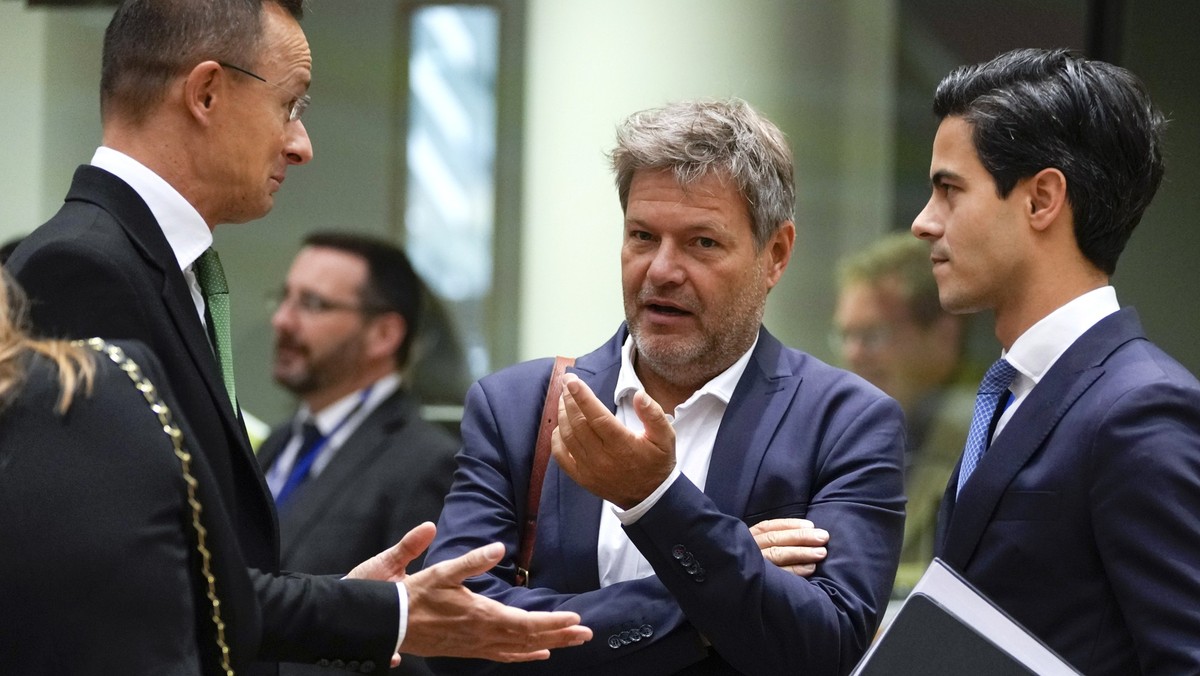 Germany Climate Action Minister Robert Habeck, center, speaks with Hungary&#039;s Foreign Minister Peter Szijjarto, left, and Netherland&#039;s Climate and Energy Minister Rob Jetten during a meeting  ...
