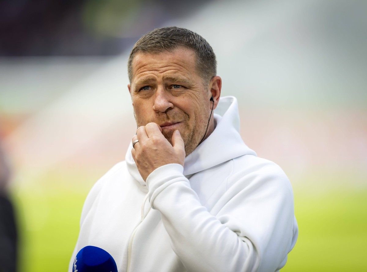 19.04.2025, Fussball 1. Bundesliga 2024/2025, 30. Spieltag, 1.FC Heidenheim - FC Bayern M�nchen, in der Voith-Arena Heidenheim. Sportvorstand Max Eberl Bayern M�nchen nachdenklich *** 19 04 2025, Foot ...