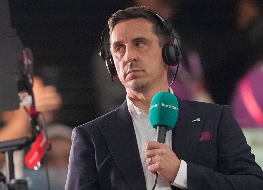 Mandatory Credit: Photo by Dave Shopland/Shutterstock 13655765jg Gary Neville right and Roy Keene working for ITV Sports England v France, FIFA World Cup, WM, Weltmeisterschaft, Fussball 2022, Quarter ...