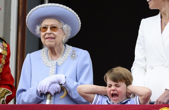 Queen Elizabeth II and Prince Louis on the balcony of Buckingham Palace for the fly past after Trooping The Colour - The Queen&#039;s Birthday Parade, London, UK - 02 Jun 2022, Credit:Tim Rooke/Shutte ...