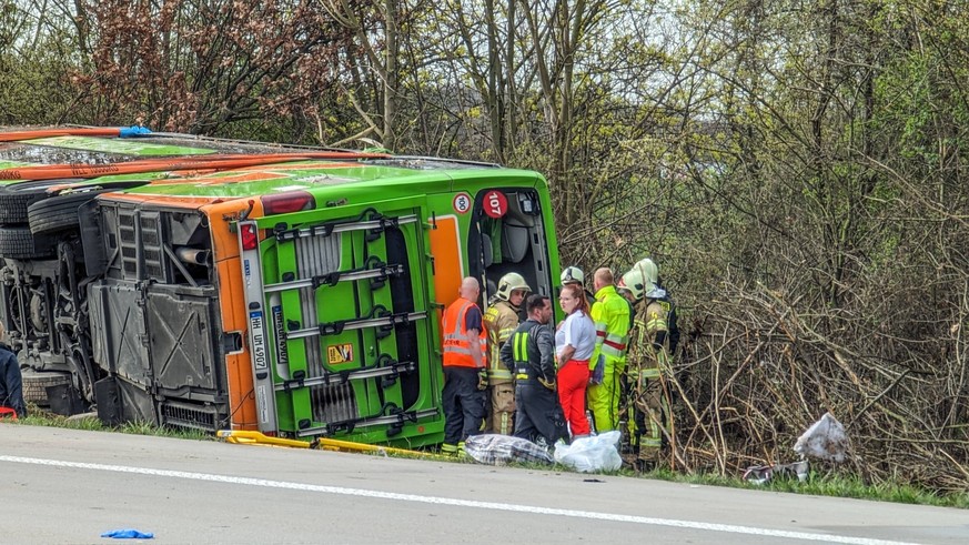 Heute Morgen kam es zu einem schweren Verkehrsunfall auf der Bundesautobahn 9. Ein Reisebus FlixBus, der mit über 50 Insassen besetzt auf dem Weg nach Zürich war, fuhr auf der Bundesautobahn 9 in Rich ...
