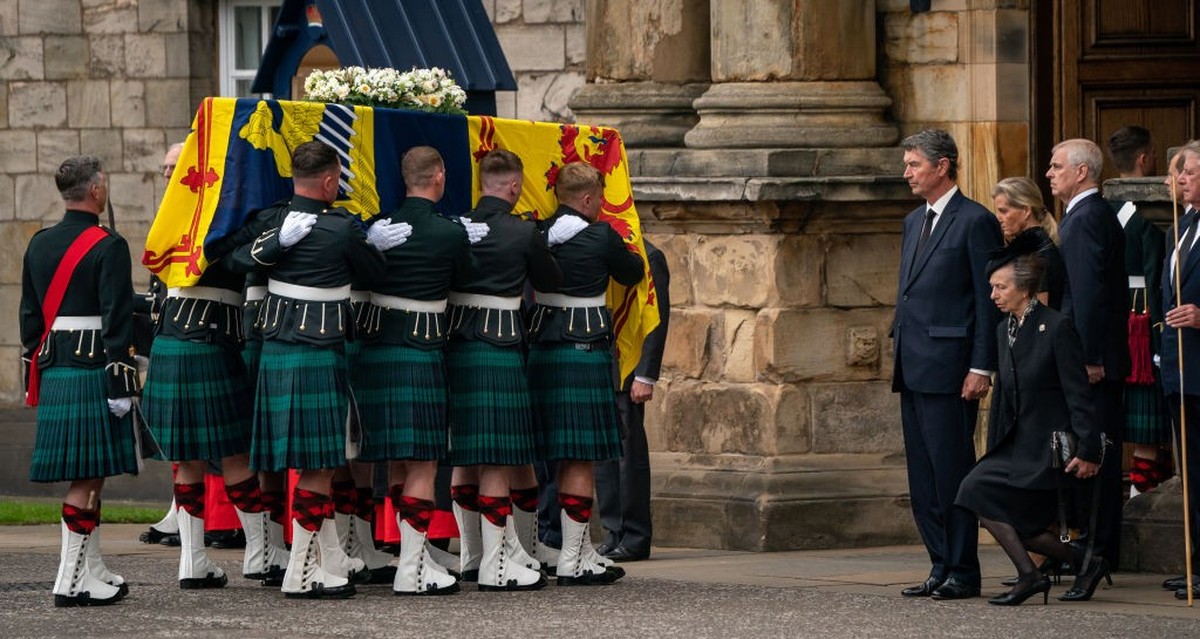 EDINBURGH, SCOTLAND - SEPTEMBER 11: Vice Admiral Timothy Laurence, Britain&#039;s Sophie, Countess of Wessex and Britain&#039;s Prince Andrew, Duke of York look on as Britain&#039;s Princess Anne, Pri ...