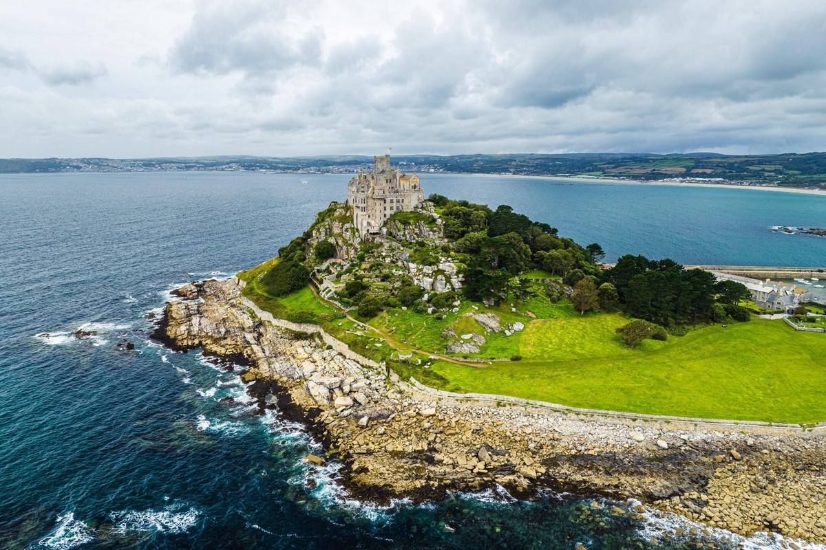 St. Michaels Mount, Burg aus einer Drohne, Marazion, Cornwall, England, Gro�britannien, Europa *** St Michaels Mount, Burg from a Drone, Marazion, Cornwall, England, Great Britain, Europe Copyright: i ...