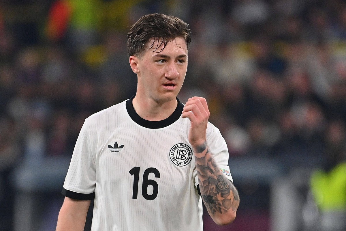 Angelo STILLER GER,skeptisch,Gestik, Aktion,Einzelbild,angeschnittenes Einzelmotiv,Halbfigur,halbe Figur. Fussball Nations League Viertelfinale Deutschland GER - Italien ITA 3-3 am 23.03.2025, Signal ...