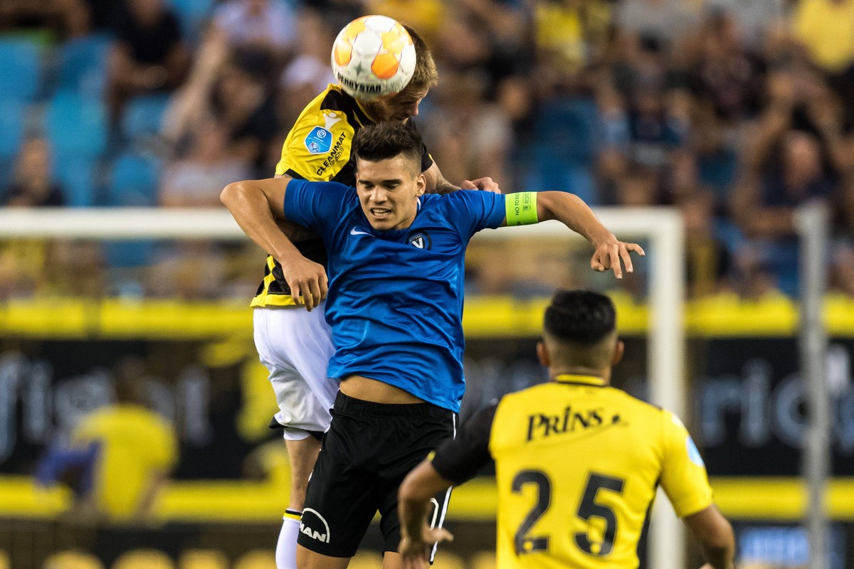 (L-R) Maikel van der Werff of Vitesse, Ianis Hagi of FC Viitorul Constanta during the UEFA Europa League second round qualifying match between Vitesse Arnhem and FC Viitorul Constanta at the Gelredome ...
