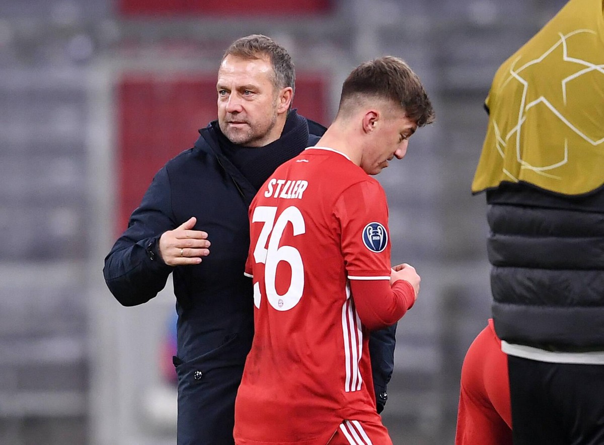 Bekam auch ein paar Minuten und am Ende einen Klaps vom Trainer: Angelo Stiller (r.).