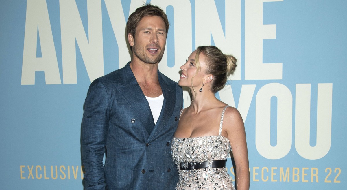 Glen Powell und Sydney Sweeney bei der Ptemiere des Kinofilms Anyone But You / Wo die L