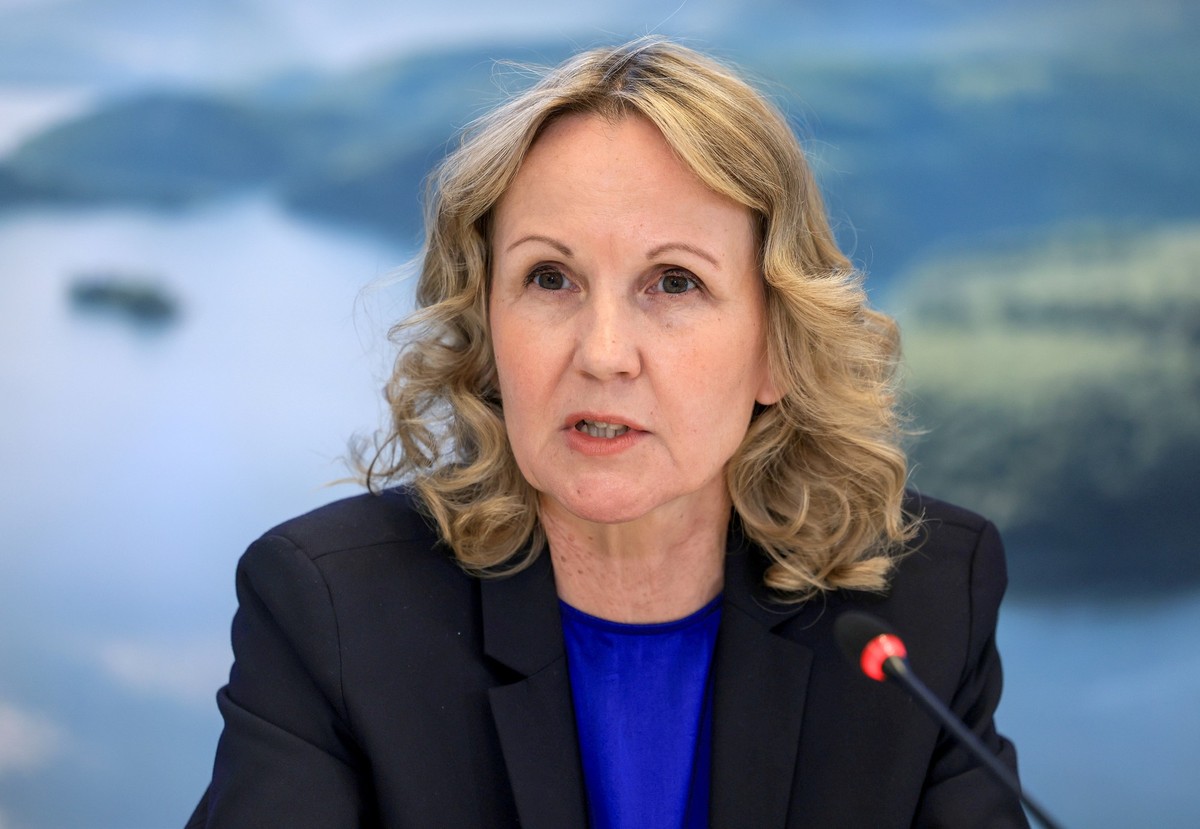 ARCHIV - 12.05.2023, Nordrhein-Westfalen, Königswinter: Steffi Lemke (Grüne), Bundesumweltministerin, spricht auf der Abschlußpressekonferenz auf dem Petersberg während der 100. Konferenz der Umweltmi ...
