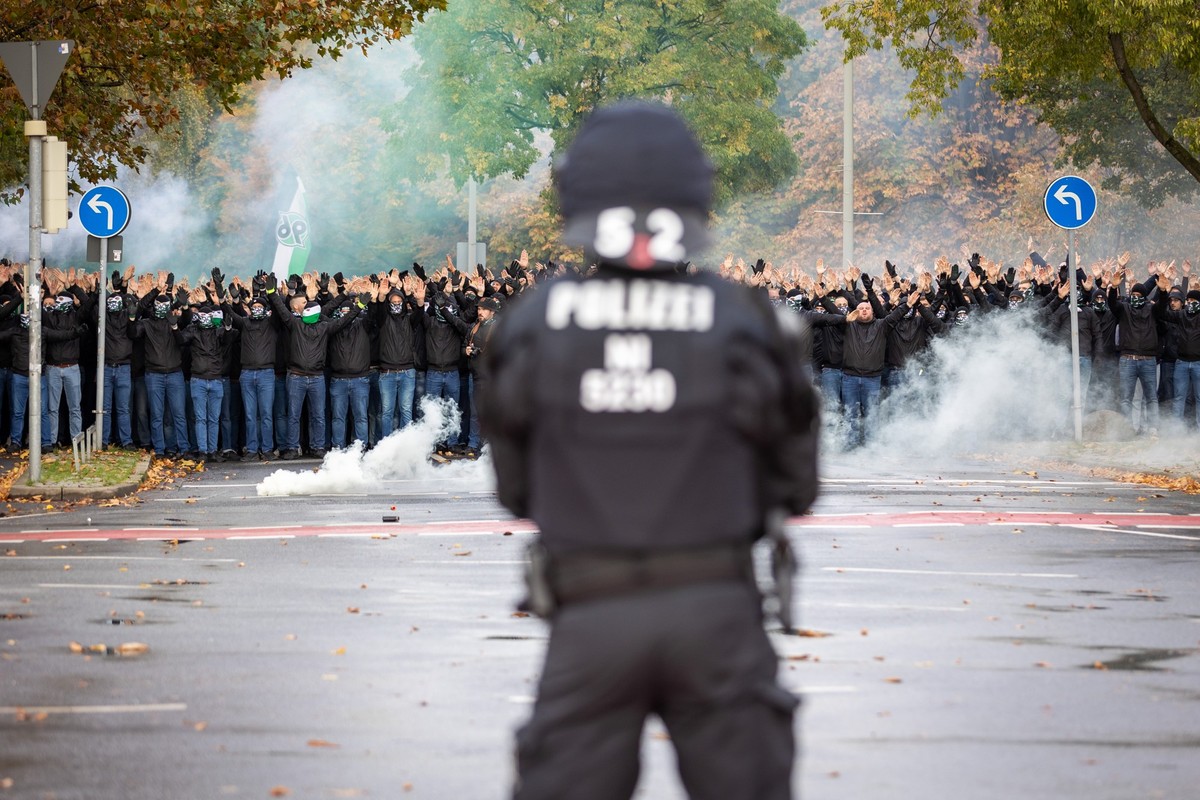 05.11.2023, Niedersachsen, Hannover: Fu
