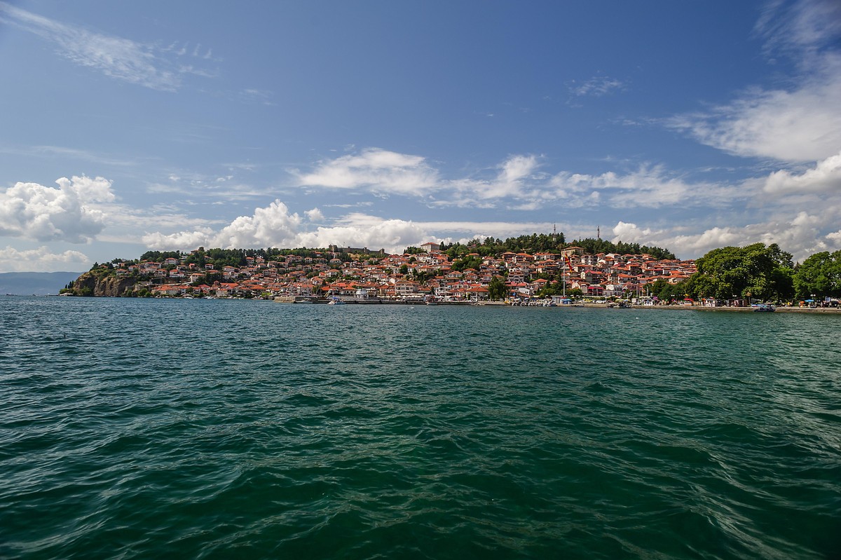 Die Idylle trügt: Ein Spaziergang in Ohrid kann ziemlich mühsam werden.
