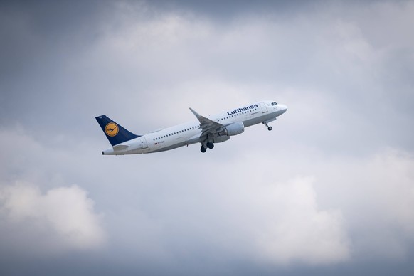 Warsaw Chopin Airport In Poland Lufthansa Airbus A320-214 D-AIUG / 6202 at Chopin Airport in Warsaw, Poland on April 22, 2022. The strike and mass resignations of air traffic controllers from the Poli ...