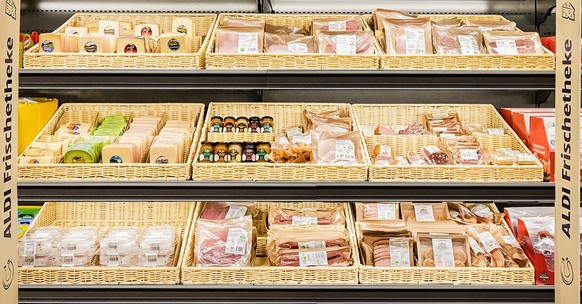 Aldi Süd bietet ab sofort in der Frischetheke nur noch Fleisch der höchsten Haltungsform an.