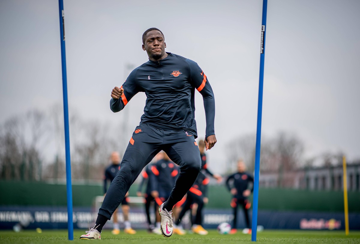 Leipzigs Ibrahima Konate beim Training / Training RB Leipzig am 19. April 2021 / Red Bull Akademie, Leipzig. Training RB Leipzig *** Leipzigs Ibrahima Konate at training RB Leipzig on 19 April 2021 Re ...