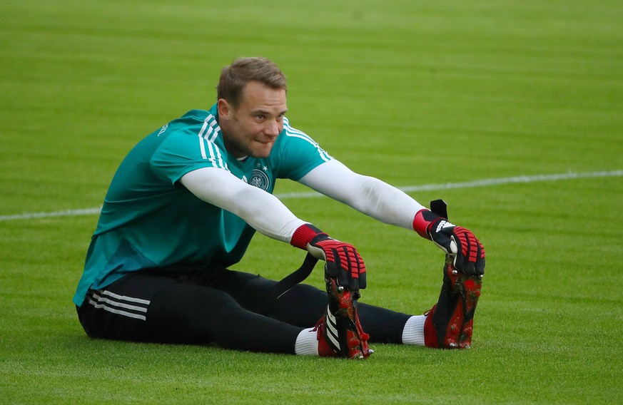 Soccer Football - UEFA Nations League - Germany Training - Allianz Arena, Munich, Germany - September 5, 2018 Germany&#039;s Manuel Neuer during training REUTERS/Michael Dalder