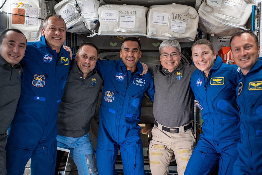 iss066e077280 (Nov. 12, 2021) --- The seven-member Expedition 66 crew poses for a portrait shortly after the SpaceX Crew-3 astronauts docked to the International Space Station inside the SpaceX Crew D ...