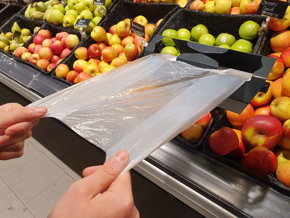Elzach Themenbild - ab 2022 keine Plastiktüte, Plastiktuete, Knotenbeutel, Plastikbeutel im Supermarkt, Discounter nicht mehr erlaubt Themenbild - ab 2022 keine Plastiktüte, Plastiktuete, Knotenbeutel ...