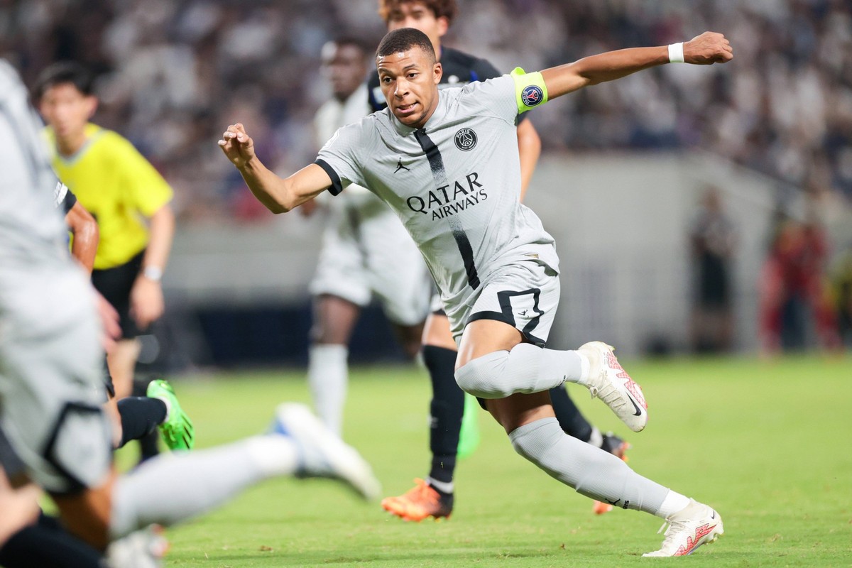 Kylian Mbappe PSG, JULY 25, 2022 - Football / Soccer : PSG Japan Tour 2022 match between Paris Saint-Germain vs Gamba Osaka at Panasonic Stadium Suita in Osaka, Japan. PUBLICATIONxNOTxINxJPN 194331609