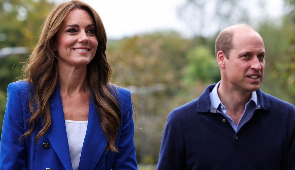 MARLOW, ENGLAND - OCTOBER 12: Prince William, Prince of Wales and Catherine, Princess of Wales arrive for their visit to SportsAid at Bisham Abbey National Sports Centre to mark World Mental Health Da ...
