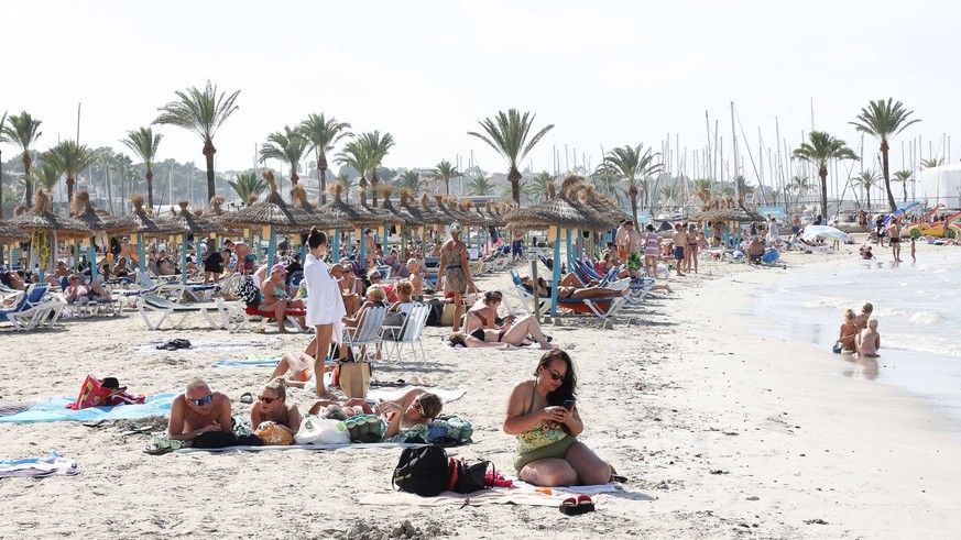 Arenal Mallorca: Sonne, Strand und Party, 18.10.2023 *** Arenal Mallorca sun, beach and party, 18 10 2023 Copyright: xEibner-Pressefoto/JoergxNiebergax EP_JNL