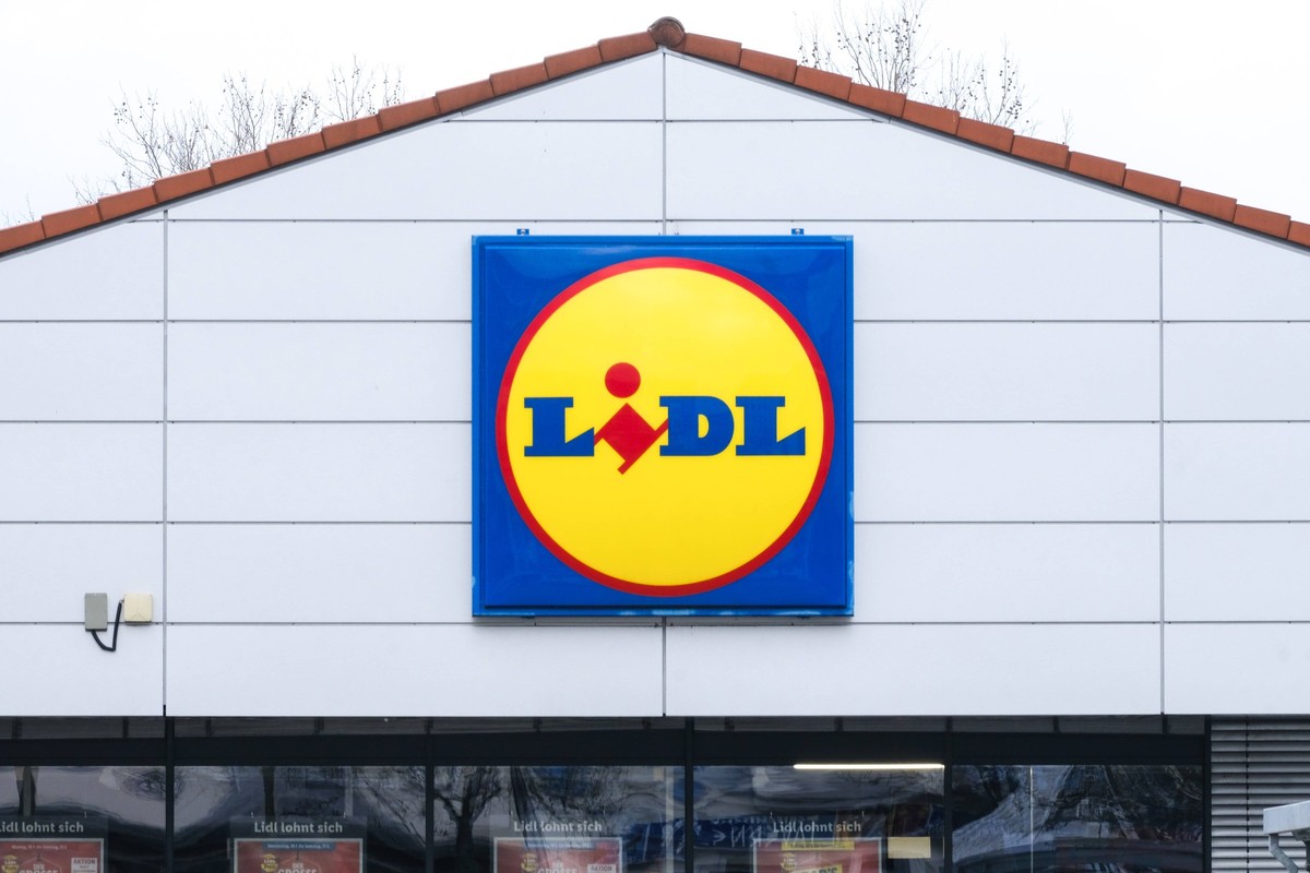 Düsseldorf 15.01.2023 Lidl Lebensmitteldiscounter Supermarkt Lebensmittelpreise Inflation Bürgergeld Düsseldorf Nordrhein-Westfalen Deutschland *** Dusseldorf 15 01 2023 Lidl food discounter supermark ...