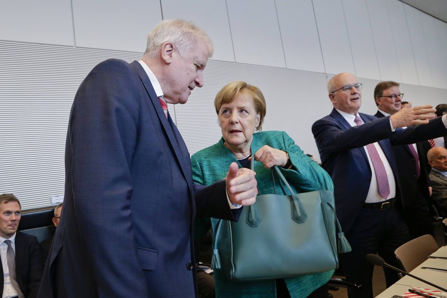 25.09.2018, Berlin, Deutschland - Sitzung der CDU/CSU-Bundestagsfraktion. Foto: v.l. Horst Seehofer und Angela Merkel und Volker Kauder. *** 25 09 2018 Berlin Germany Meeting of the CDU CSU Bundestag  ...