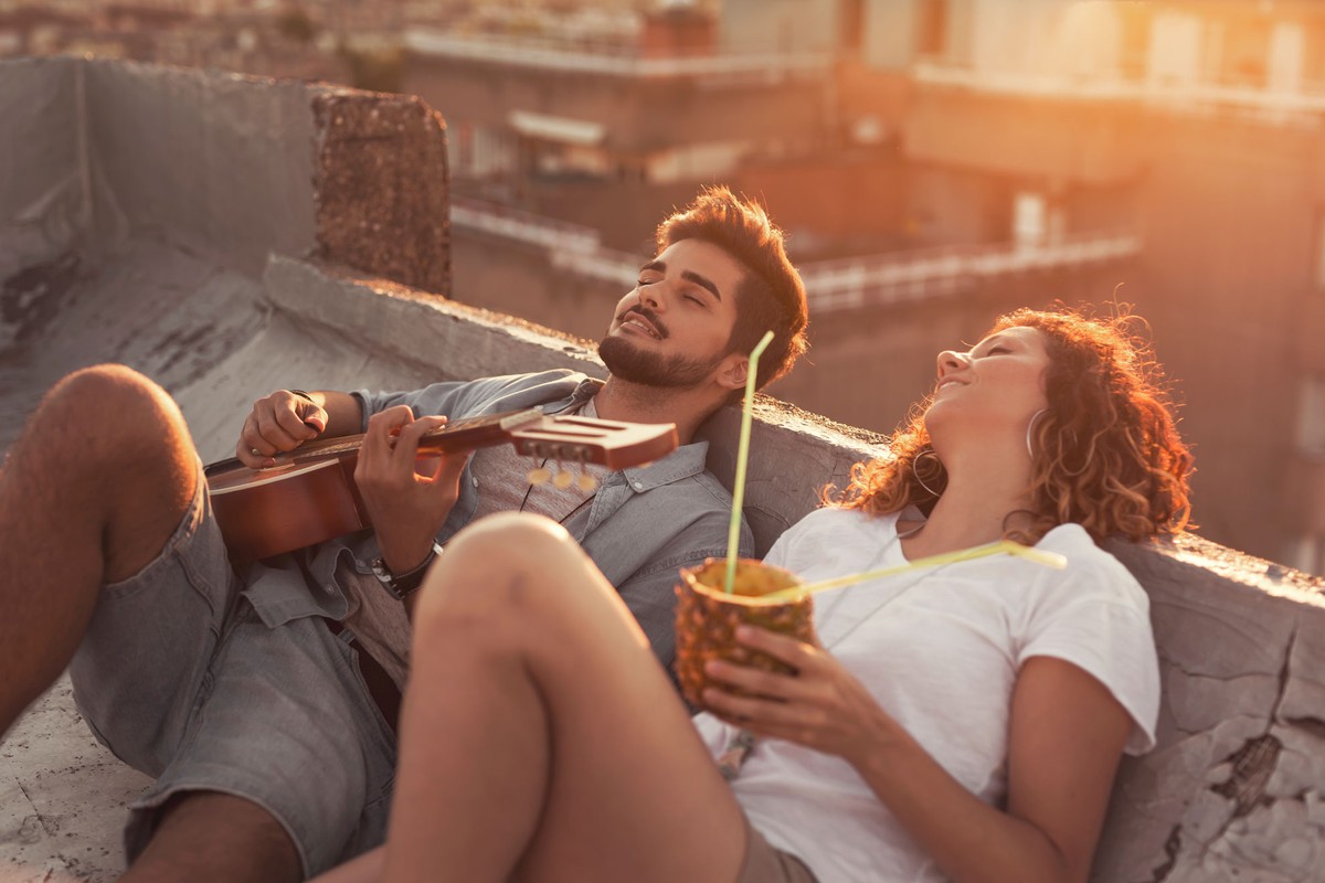 leisure couple jomo