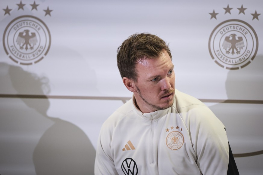 20.11.2023, Wien: Fußball: Nationalmannschaft, vor dem Länderspiel in Wien, Abschlusspressekonferenz Deutschland im Ernst-Happel-Stadion. Deutschlands Trainer Julian Nagelsmann spricht auf der Abschlu ...