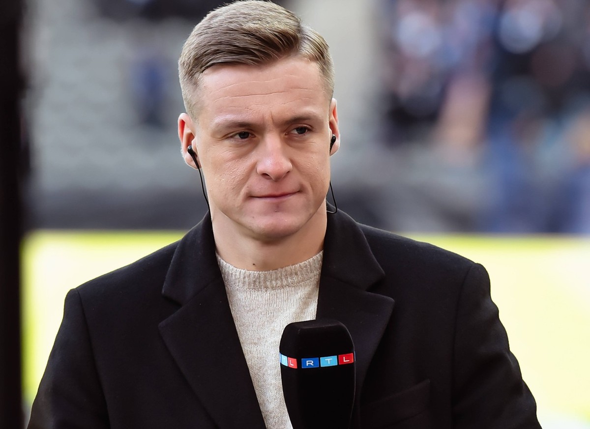 Fussball 2. Bundesliga, Hertha BSC - Fortuna Duesseldorf 21.01.2024, xdanx, Fussball 2. Bundesliga, Hertha BSC - Fortuna Duesseldorf, v.l. Felix Kroos im Interview für RTL DFL/DFB REGULATIONS PROHIBIT ...