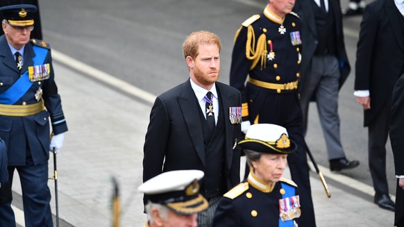 . 19/09/2022. London, United Kingdom. King Charles III, Prince William and Prince Harry at the State Funeral of Queen Elizabeth II at Westminster Abbey in London PUBLICATIONxINxGERxSUIxAUTxHUNxONLY xP ...