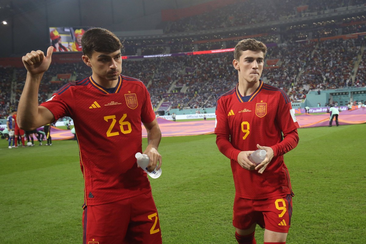 Japan v Spain : FIFA World Cup, WM, Weltmeisterschaft, Fussball 01 December 2022, Doha - FIFA World Cup Qatar - Japan v Spain - Pedri and Gavi of Spain - Photo: Charlotte Wilson / Offside. Doha Qatar  ...