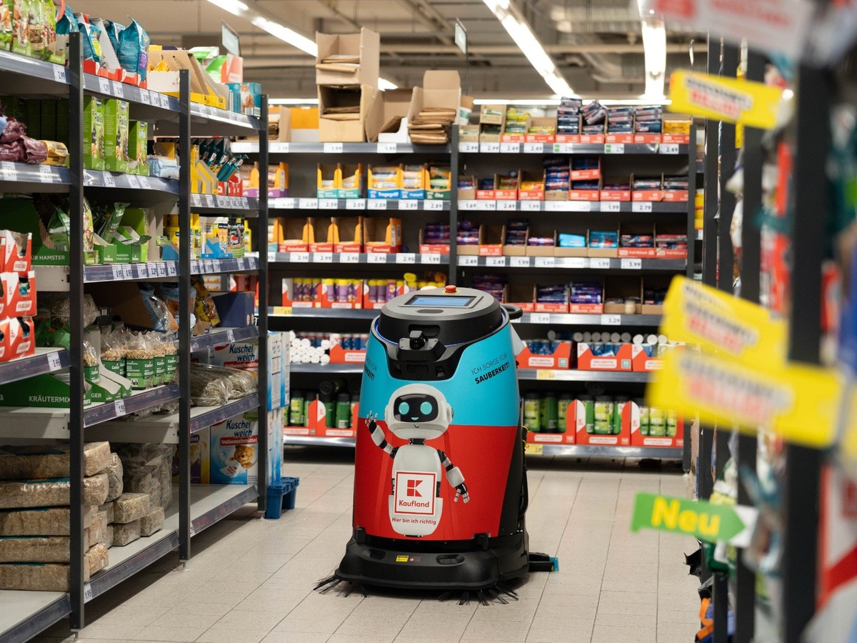 Kaufland testet derzeit in sechs Filialen den Einsatz von Reinigungsrobotern