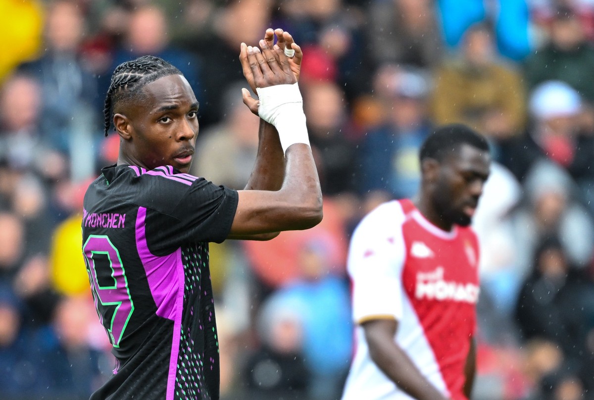 07.08.2023, Bayern, Unterhaching: Fu�ball: Testspiele, FC Bayern M�nchen - AS Monaco im Alpenbauer Sportpark. Mathys Tel von M�nchen in Aktion. Foto: Sven Hoppe/dpa +++ dpa-Bildfunk +++