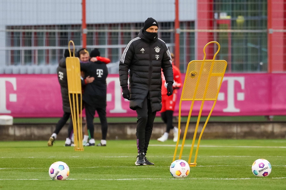 Thomas Tuchel FC Bayern Muenchen, Cheftrainer, Trainingsauftakt, Oeffentliches Training, FC Bayern Muenchen, Fussball, Saison 23/24, 02.01.2024, Trainingsauftakt, Oeffentliches Training, FC Bayern Mue ...