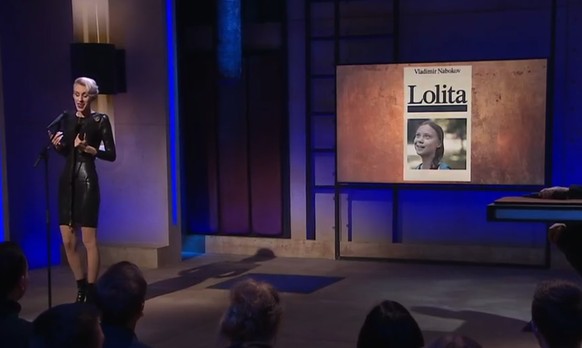 Lisa Eckhart in der Show von Dieter Nuhr.