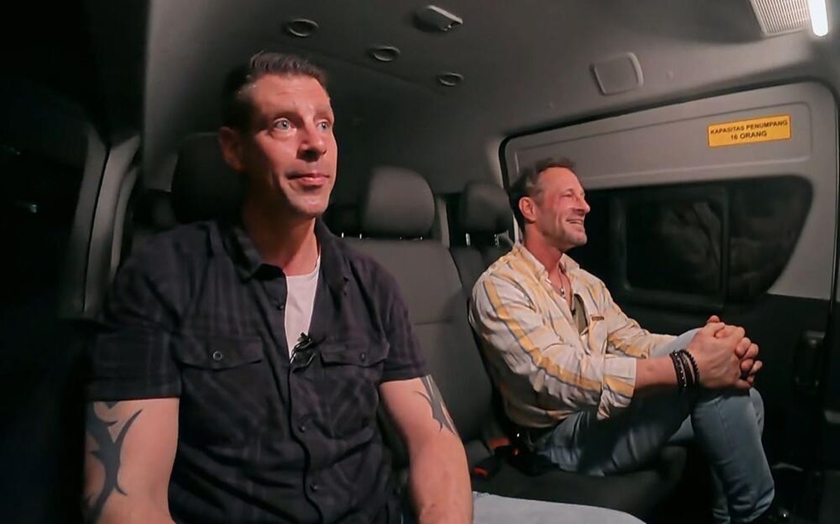 Sven (l.) und Patrick freuen sich auf das erste Treffen mit Carmen.