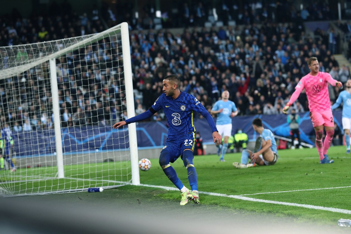 Chelsea&#039;s Hakim Ziyech scores his teams first goal, during the Champions League group stage Group H soccer match between Malmo FF and Chelsea at Malmo Stadion, in Malmo, Sweden, Tuesday Nov. 2, 2 ...