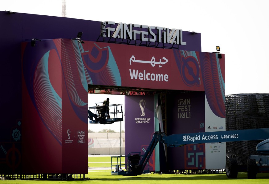 2022-11-14 12:29:49 DOHA - Work on a fan zone in Al Bidda Park in Doha. Qatar is awaiting the FIFA World Cup. ANP KOEN VAN WEEL netherlands out - belgium out *** 2022 11 14 12 29 49 DOHA Work on a fan ...