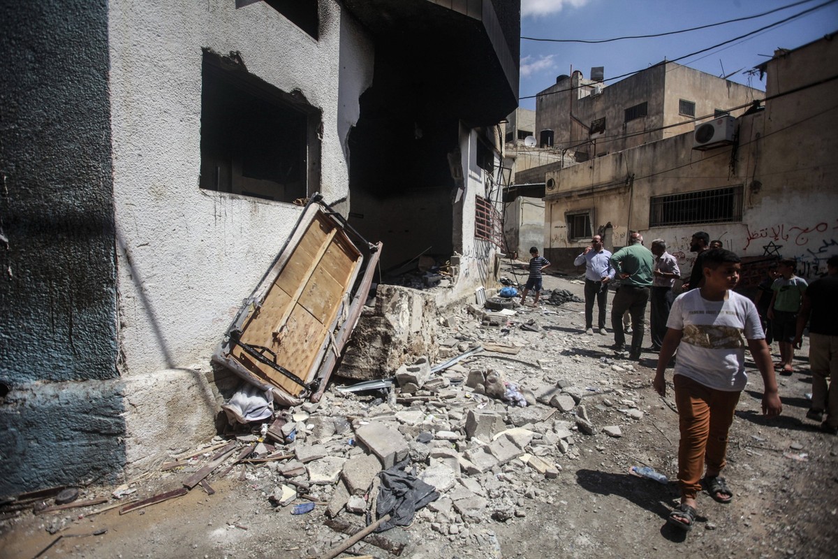 August 29, 2024, Nablus, Palestine: People inspect the damages to a mosque building following an Israeli military operation in the Fara camp for Palestinian refugees near Tubas in the north of the occ ...