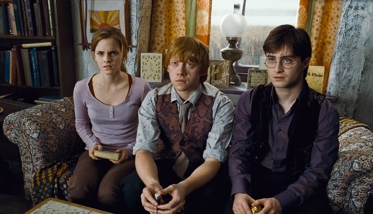 (L-r) EMMA WATSON as Hermione Granger, RUPERT GRINT as Ron Weasley and DANIEL RADCLIFFE as Harry Potter in Warner Bros. Pictures