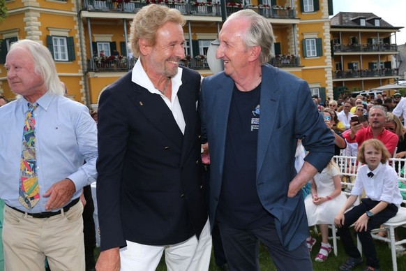 VELDEN, GERMANY - JUNE 17: Thomas Gottschalk and Mike Krüger during the 40th anniversary show of &quot;Die Supernasen&quot; on June 17, 2022 in Velden am Wörthersee, Austria. (Photo by Gisela Schober/ ...