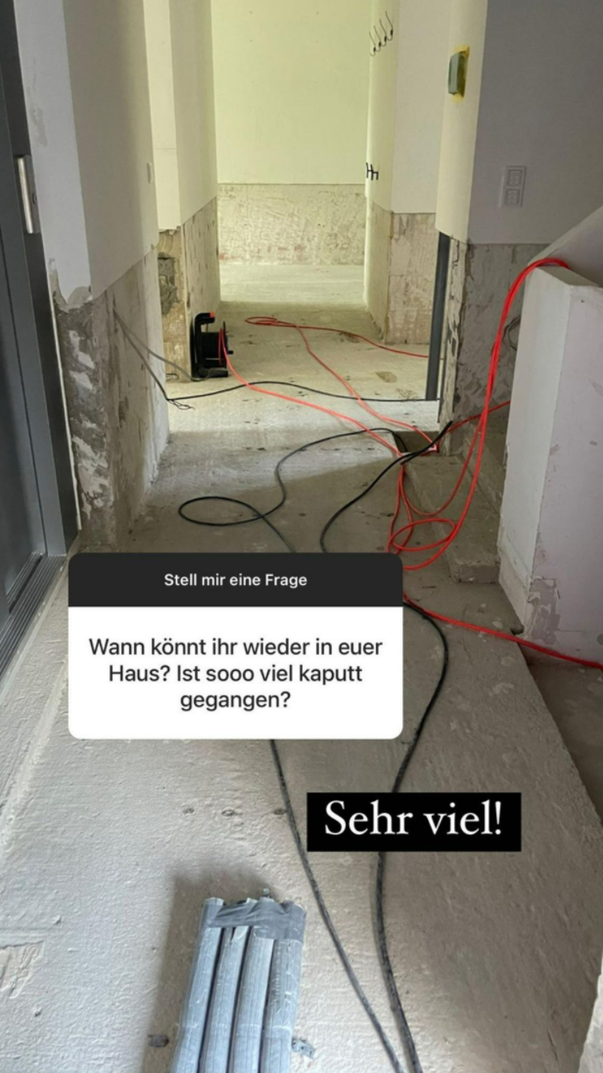 Amira und Oliver Pocher wissen noch nicht, wann sie wieder in ihren eigenen vier Wänden wohnen können.