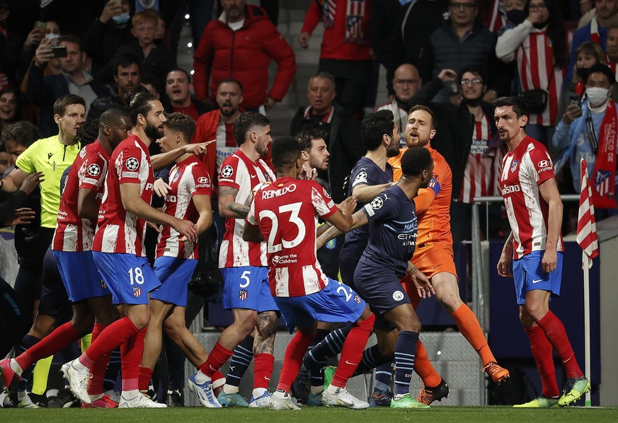 Rudelbildung beim Champions-League-Viertelfinale in Madrid. Stefan Savic (r.) ist mittendrin.