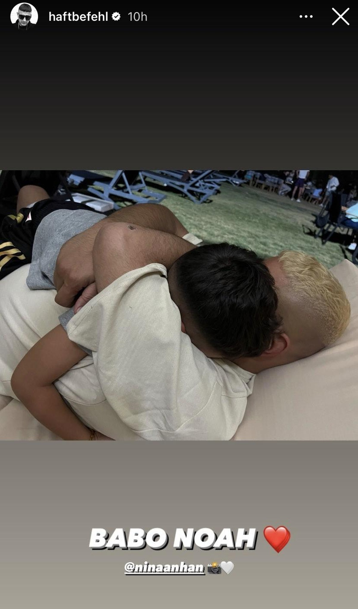 Haftbefehl ist hier mit seinem Sohn zu sehen.