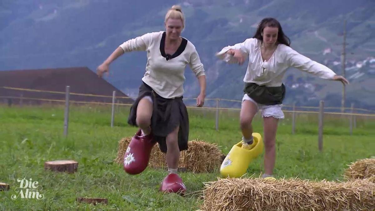 Magdalena Brzeska (links) und Siria Campanozzi legten sich in der Finalshow von "Die Alm" mächtig ins Zeug. Für den Sieg hat es aber trotzdem nicht gereicht.