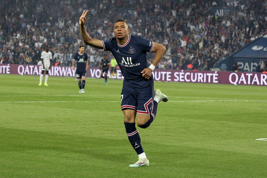 KYLIAN MBAPPE, PSG, Celebrating, Ligue 1, PSG vs Metz 5-0, Paris LIGUE 1 2021-22 PSG-METZ 5-0 - FESTA VITTORIA CAMPIONATO