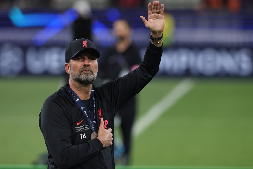 May 28, 2022, Paris, United Kingdom: Paris, France, 28th May 2022. Jurgen Klopp Head coach of Liverpool FC salutes the crowd after collecting his runners' up medal following the UEFA Champions League  ...