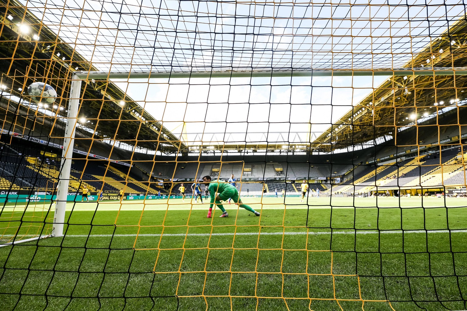 1. Fussball-Bundesliga Borussia Dortmund - TSG Hoffenheim, 27.06.2020 Andrej Kramaric TSG 1899 Hoffenheim, 27 trifft zum 0:1 1. Fussball-Bundesliga Borussia Dortmund - TSG Hoffenheim am 27.06.2020 im  ...