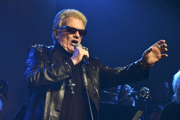 Heino Konzert seiner Schwarz bl�ht der Enzian Tour 2015 im Backstage. M�nchen, 08.10.2015 Foto:xP.xSch�nbergerx/xFuturexImage

Heino Concert his Black blossoms the Gentian Tour 2015 in Backstage day ...