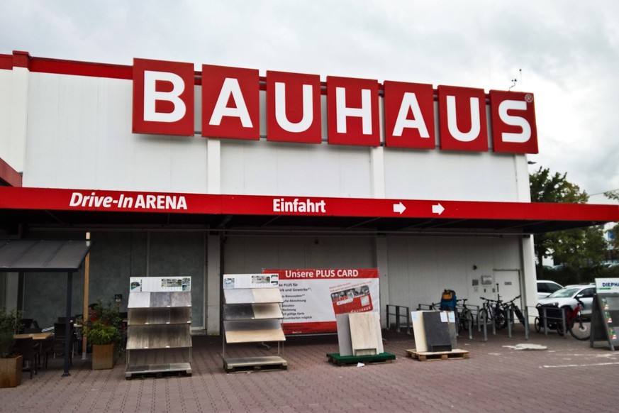 Die Bauhaus AG ist ein Handelsunternehmen mit Sitz in Belp in der Schweiz. Die Aktiengesellschaft zaehlt zu den groessten Baumarkt-Ketten in Europa *** Bauhaus AG is a trading company headquartered in ...