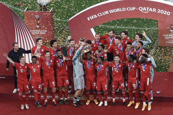 Die Bayern feiern den Sieg bei den Klub-WM in Katar.